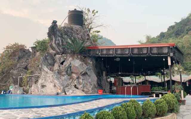 Cat Ba Mountain View