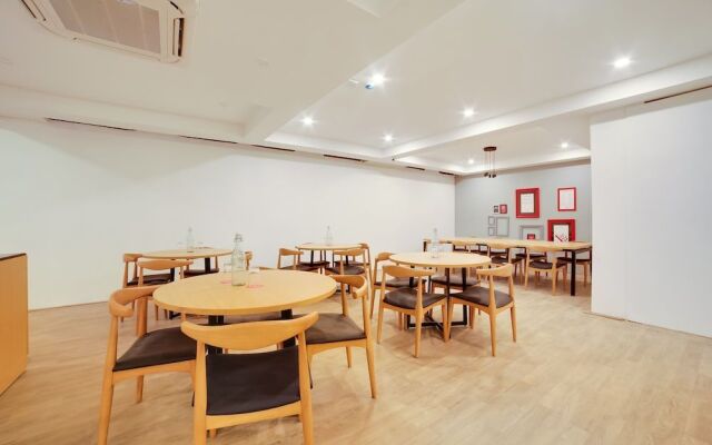 Oyo Townhouse 230 Old Gurgaon Sector 14
