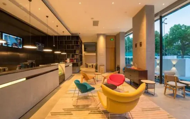 West Suburb of Hongqiao Hub Lereal @ Hotel