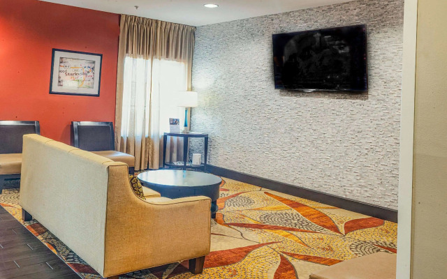 La Quinta Inn & Suites by Wyndham Starkville at MSU