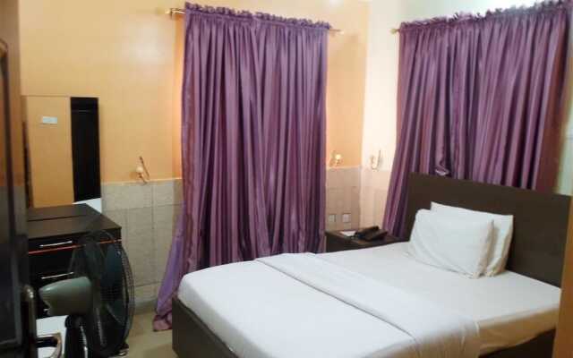 Orange Groove Hotel