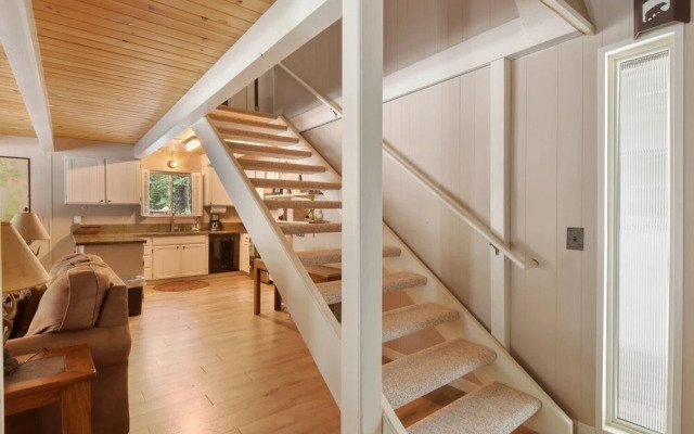 Roycraft Dog Friendly Cabin by RedAwning