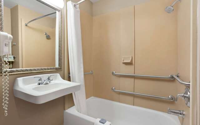 Wingate by Wyndham Bentonville AR