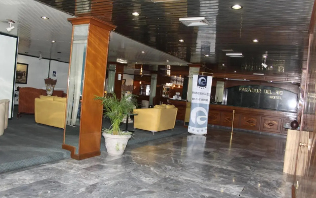 Hotel Parador Del Rio