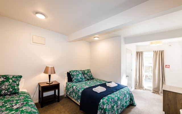 Bold Peak Lodge – Guest Rooms – Glenorchy