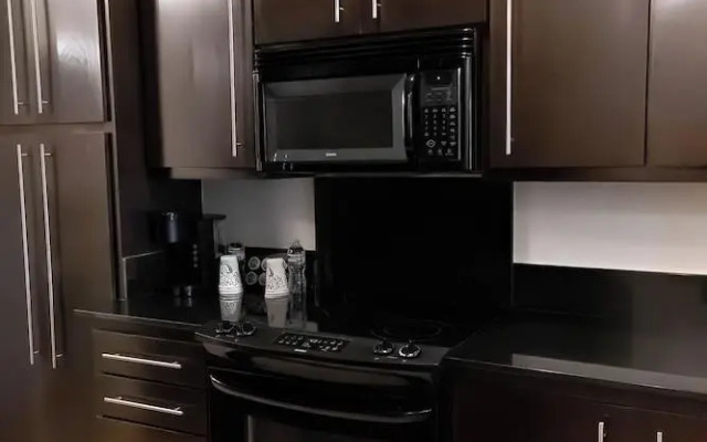 Carriage House Hotel