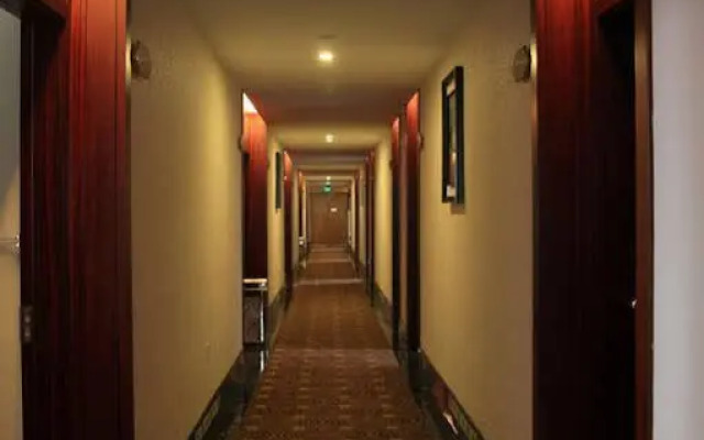 Bai Rong Business Hotel