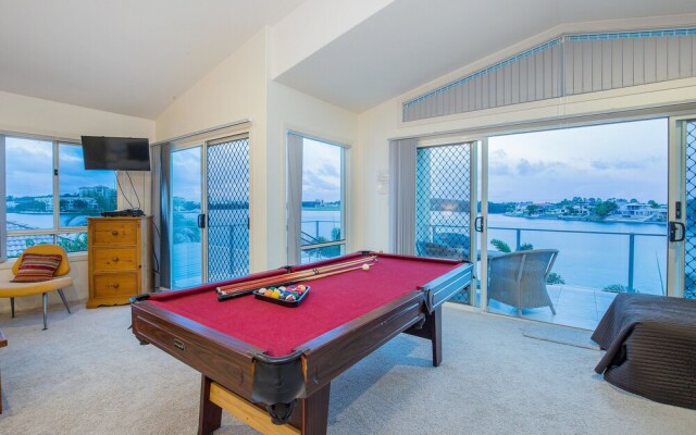 Lakehouse Family Oasis