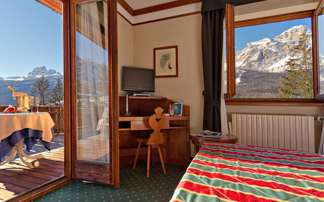 Boutique Hotel Villa Blu Cortina - Elegant 4 Stars Hotel Cortina d'Ampezzo