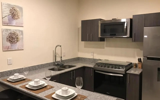 Beautiful 3 BR/3.5 bath Home@Selvanova