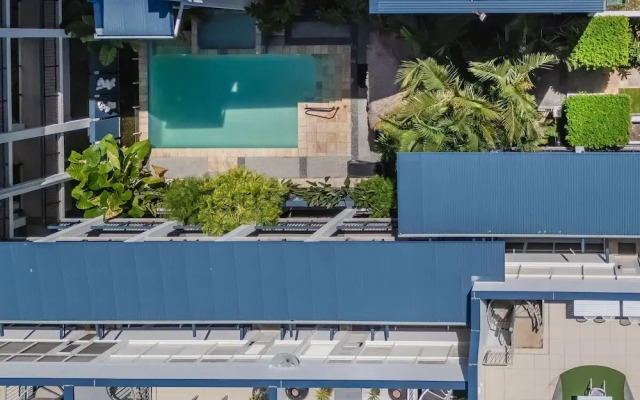 Luxe Oceanfront Haven with a Rooftop Spa