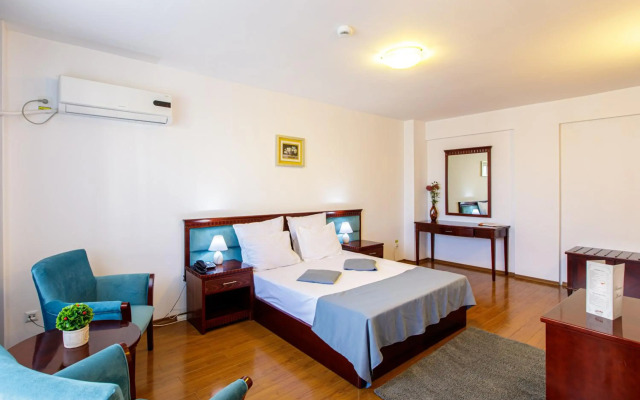 Lira Pacific Aparthotel