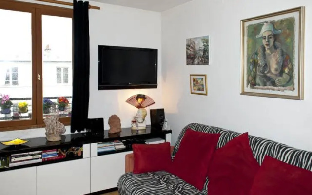 Cozy Montmartre Studio