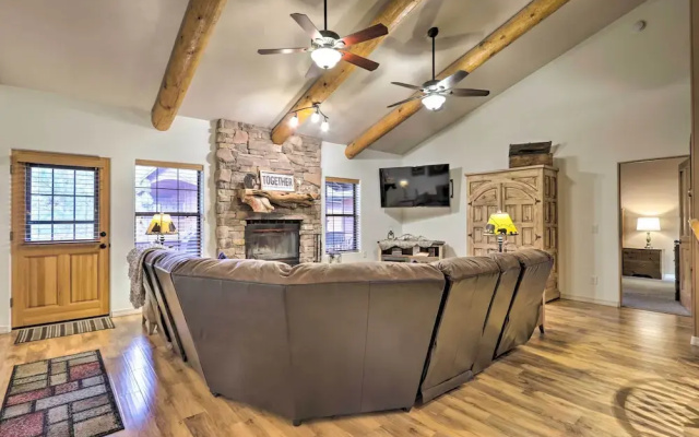Pinetop Escape: Charming Mountain Condo w/ Balcony