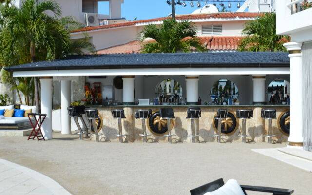 Lifestyle Royal Suites