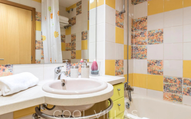 Marina Water View - 6 people, bars & restaurants