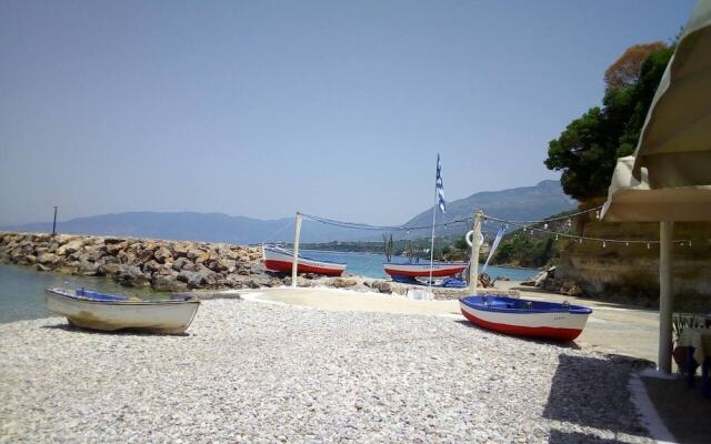 1-bed Yurt in Megali Mantinia With Sea Views!