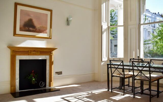 1 Bedroom Townhouse Apartment in Notting Hill