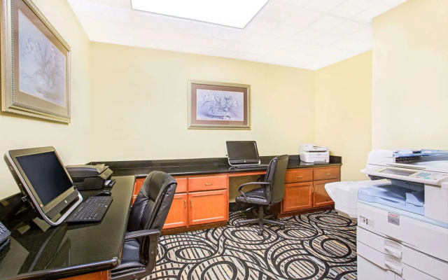 Holiday Inn Express Mobile I-65 by IHG