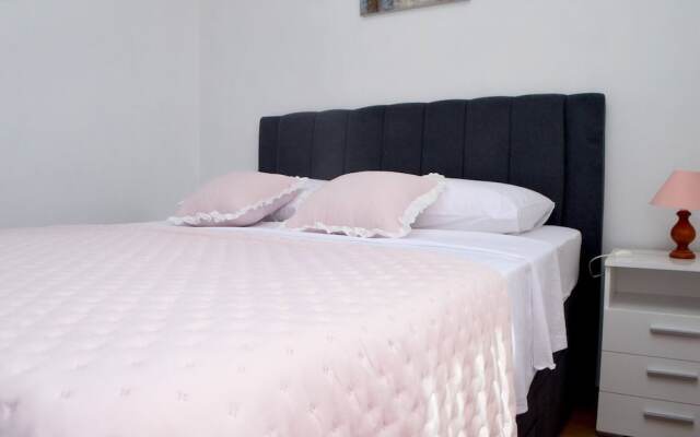 Room in Apartment - Charming Apartment Venilia Blue, Sleeps 4