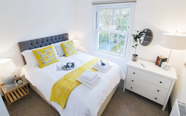 FG Property - The Holland Road Residence II