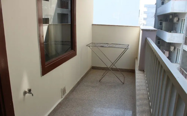 Aura Luxury Studio Near Artemis Hospital