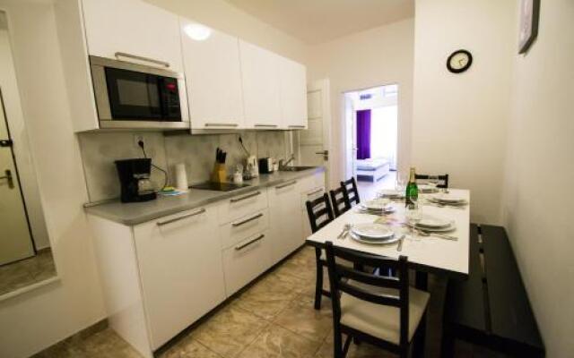 Old Town Rybna Apt by Ruterra