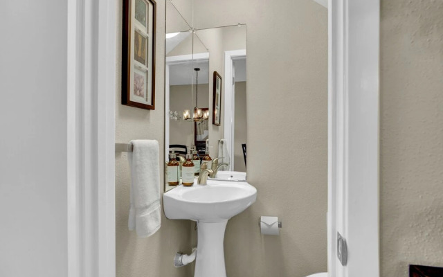 Luxury Riverfront Condo 1 BLK to Schlitterbahn!