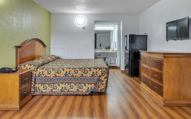 Studios and Suites 4 Less Emporia