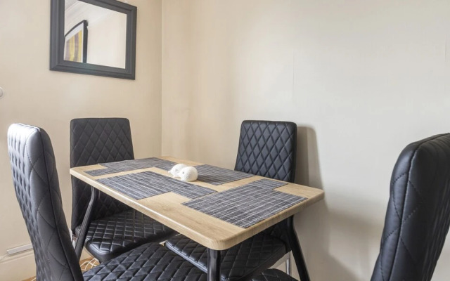 Stunning 2-bed Apartment in Grays