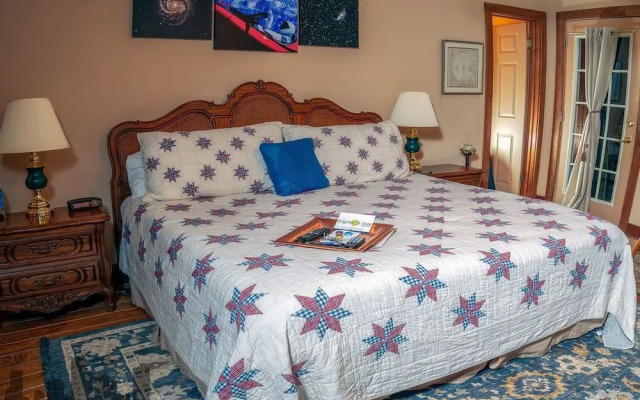 Equinox Inn at Canyon Lake