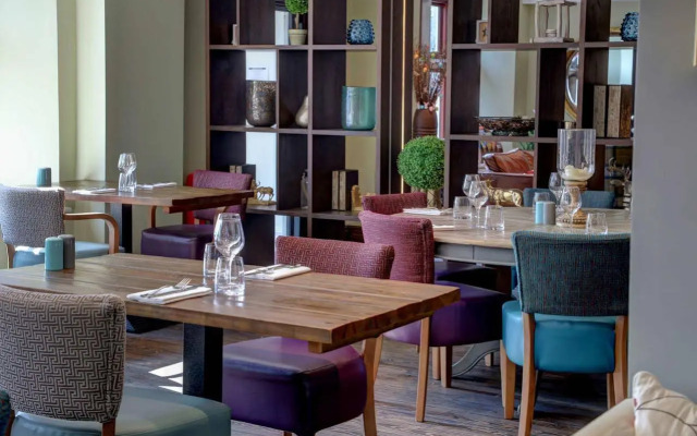 Stonecross Manor Hotel