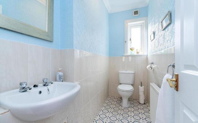 NEW Four Bedroom House - all rooms ensuite
