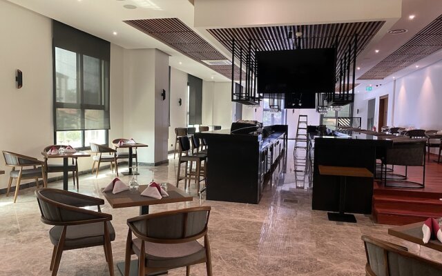 Star Land Hotel Bastos