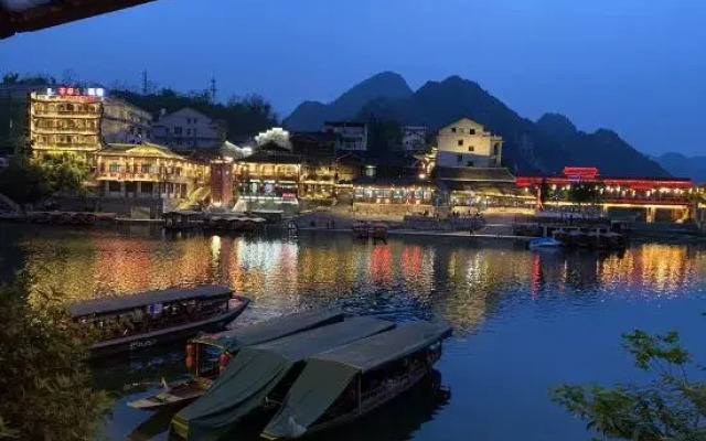 A Night in the Fanchen (Biancheng Chadong Scenic Area)