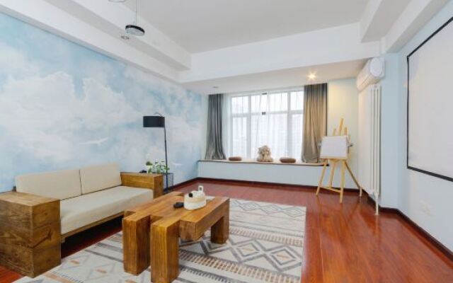 Quzhu City Homestay (Shiyan Wanda Plaza Branch)