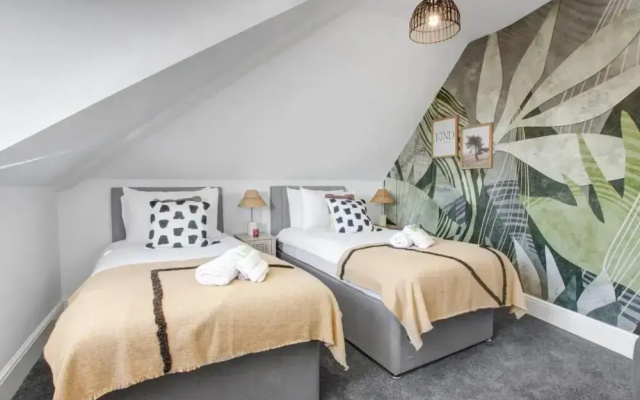 Group Getaway Stylish 2-bed Cardiff Flat