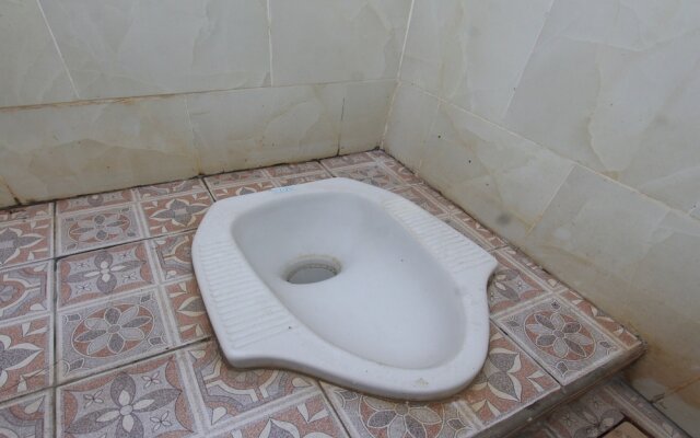 OYO Life 93154 White Kos Jenggala