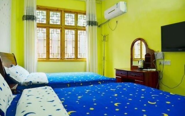 Fenghuang Liunian'erban Inn