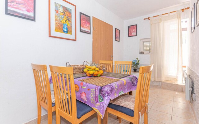 Nice Apartment in Grebastica With Wifi and 2 Bedrooms