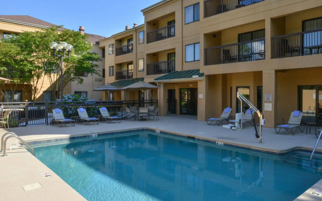 Courtyard by Marriott Charlotte/Matthews