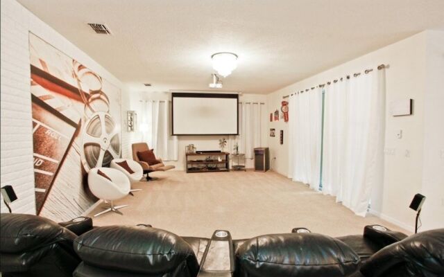 241 Las Fuentes Drive 6 Bedroom Home by Redawning