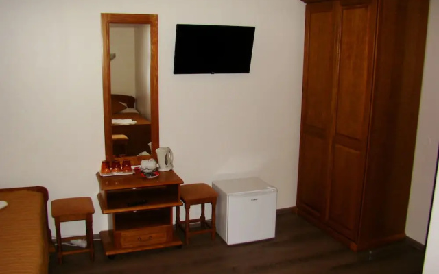 Üksik Rüütel Hotel