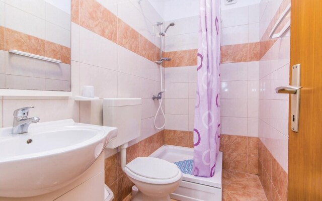 Stunning Apartment in Starigrad With 4 Bedrooms