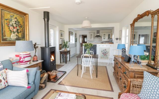 Bronwen Lodge