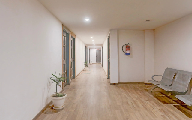 Super Townhouse Prayagraj Near Railway Station Formerly Santosh Palace