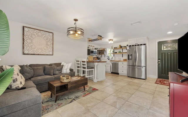 Charming Home in Heart of Downtown Pet Friendly!