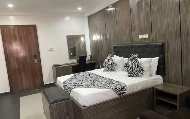 AA Hotel & Suites