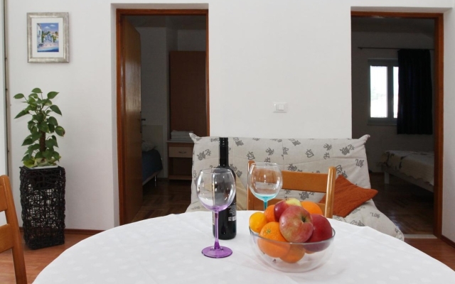 Apartment Mari - 100 m from beach: A1 Petrcane, Zadar riviera