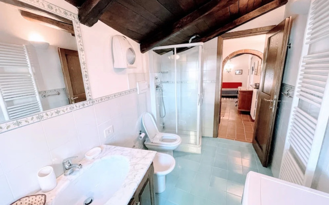Vicolo - Sleeps 5 With air Con, Wifi, Balcony for Dining and Pool